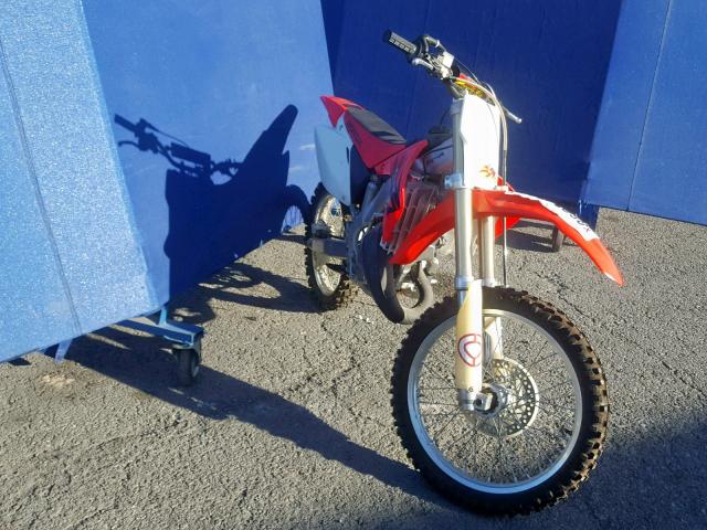 JH2JE013X6M800988 - 2006 HONDA CR125 R RED photo 1