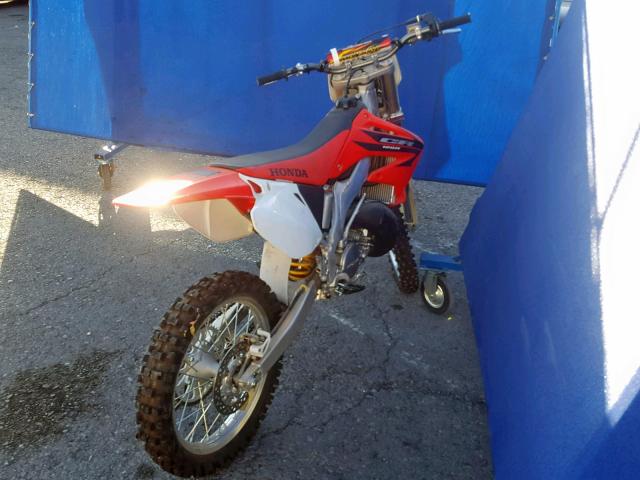 JH2JE013X6M800988 - 2006 HONDA CR125 R RED photo 4