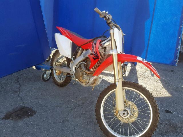 JH2ME10305M106376 - 2005 HONDA CRF250 R RED photo 1