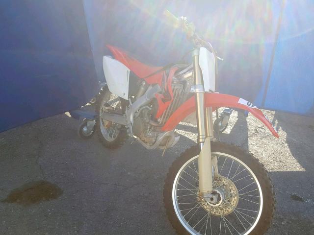 JH2ME10305M106376 - 2005 HONDA CRF250 R RED photo 9