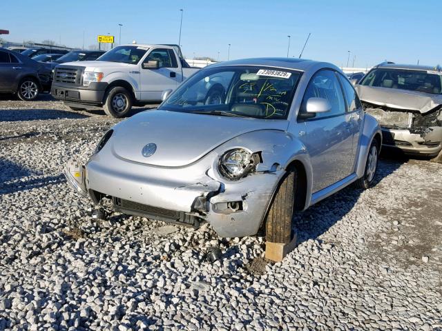 3VWCA21CXYM478320 - 2000 VOLKSWAGEN NEW BEETLE Күміс фото 2