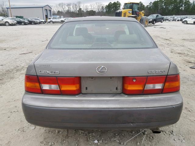 JT8BF28G9W5014302 - 1998 LEXUS ES 300 GRAY photo 9