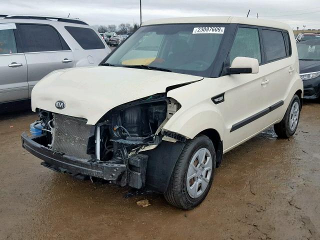 KNDJT2A51D7499938 - 2013 KIA SOUL WHITE photo 2