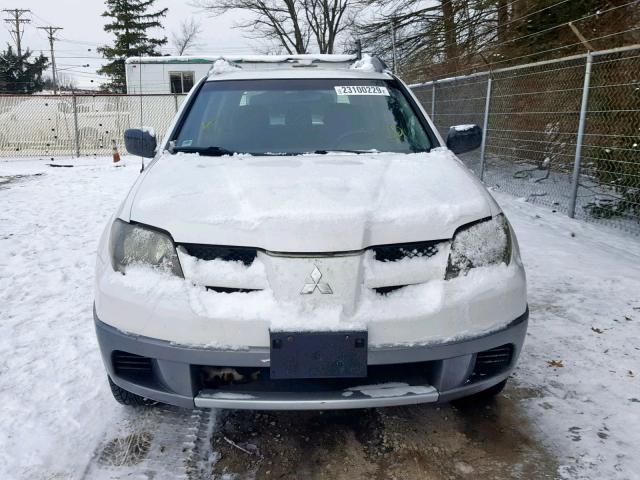 JA4LZ31F34U004088 - 2004 MITSUBISHI OUTLANDER WHITE photo 9