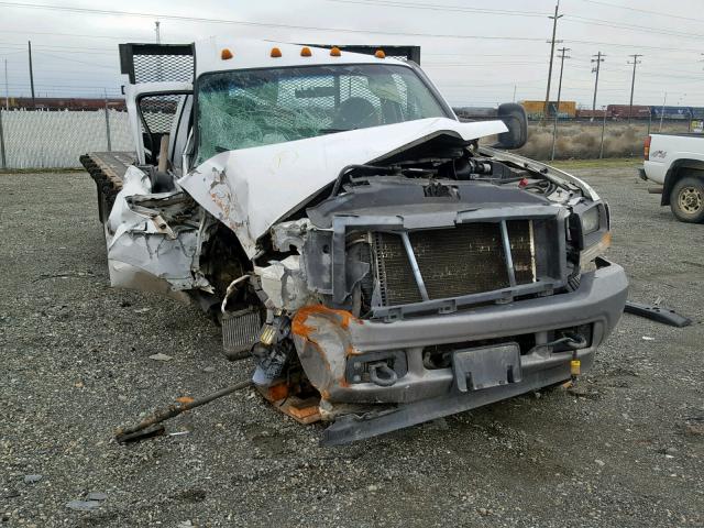 1FDAF56F52EC96775 - 2002 FORD F550 SUPER WHITE photo 1