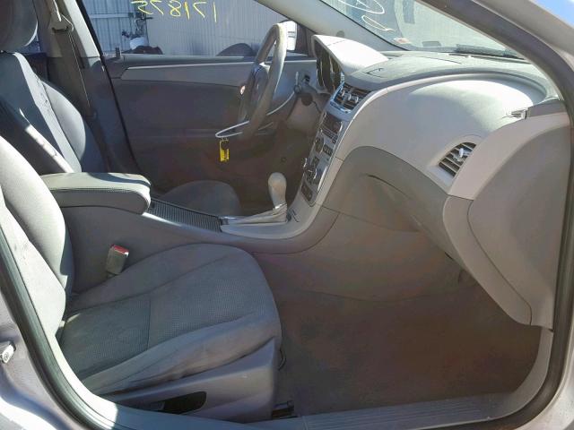 1G1ZA5E09AF106738 - 2010 CHEVROLET MALIBU LS ვერცხლისფერი ფოტო 5