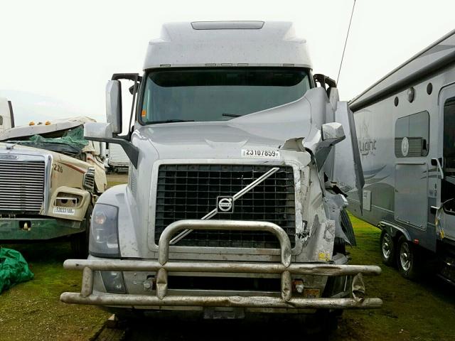 4V4NC9EH8GN959485 - 2016 VOLVO VN VNL SILVER photo 9