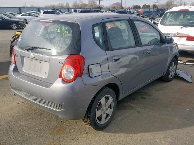 KL1TD66E79B619484 - 2009 CHEVROLET AVEO LS GRAY photo 4