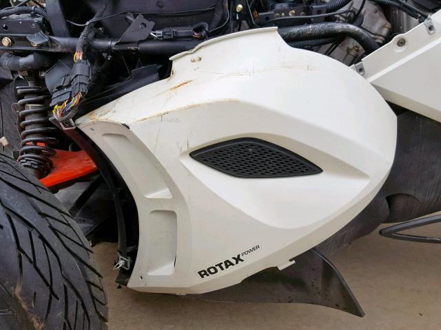 2BXNABC15EV000485 - 2014 CAN-AM SPYDER ROA WHITE photo 14