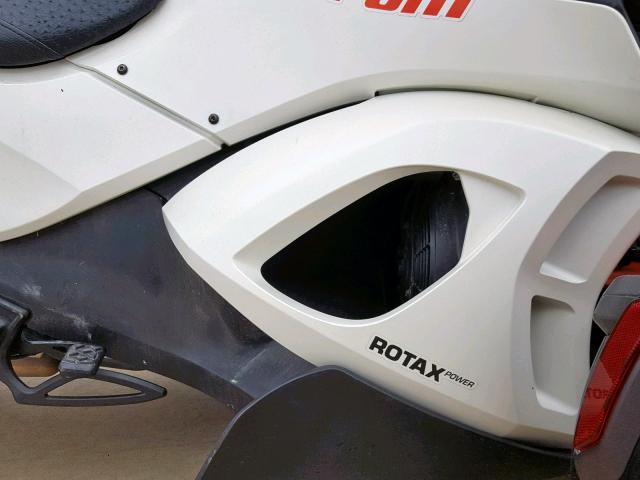 2BXNABC15EV000485 - 2014 CAN-AM SPYDER ROA WHITE photo 5