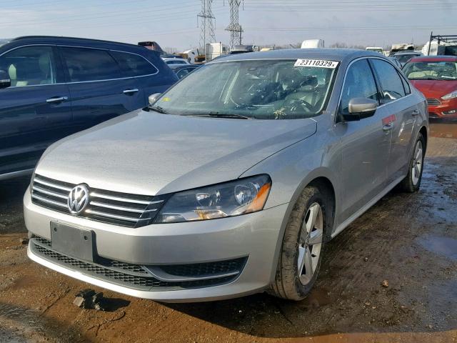 1VWBH7A33DC131198 - 2013 VOLKSWAGEN PASSAT SE GRAY photo 2