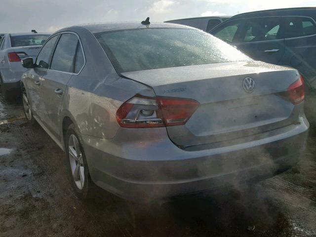 1VWBH7A33DC131198 - 2013 VOLKSWAGEN PASSAT SE GRAY photo 3