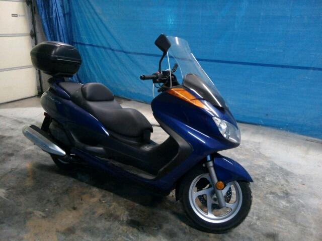 JYASH03Y85A001882 - 2005 YAMAHA YP400 BLUE photo 1