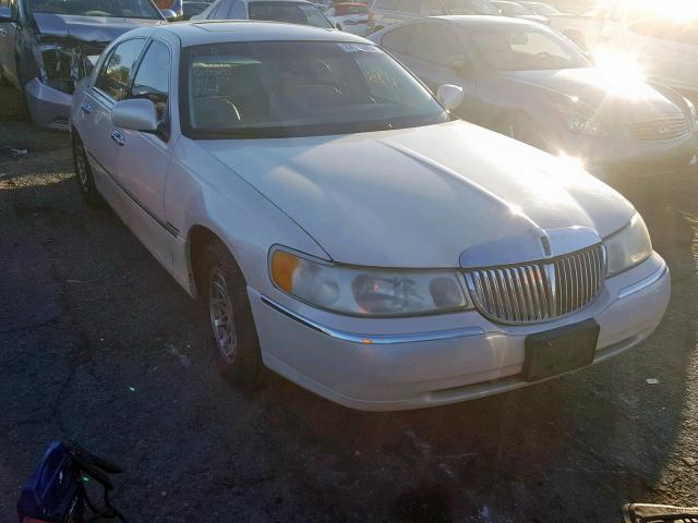 1LNFM83W8WY618234 - 1998 LINCOLN TOWN CAR C CREAM photo 1