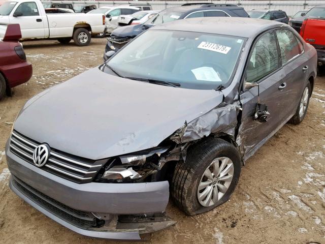 1VWAS7A3XFC011723 - 2015 VOLKSWAGEN PASSAT S GRAY photo 2