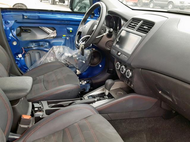 JA4AP3AW0JU014375 - 2018 MITSUBISHI OUTLANDER BLUE photo 5