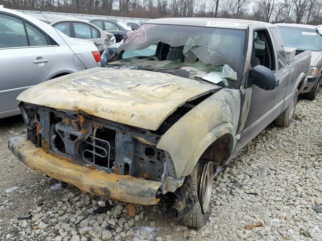 1GTCS195628220145 - 2002 GMC SONOMA GRAY photo 2