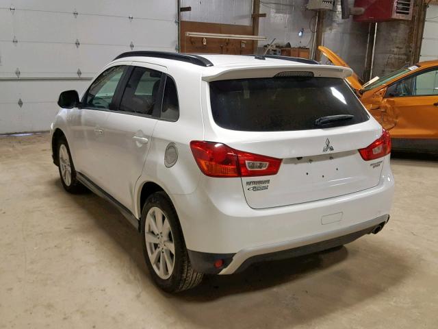 4A4AP4AUXDE009265 - 2013 MITSUBISHI OUTLANDER WHITE photo 3