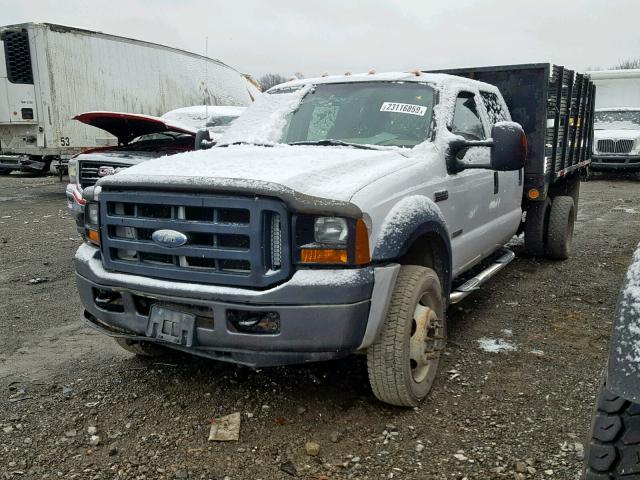 1FDAW57P76EC50717 - 2006 FORD F550 SUPER WHITE photo 2