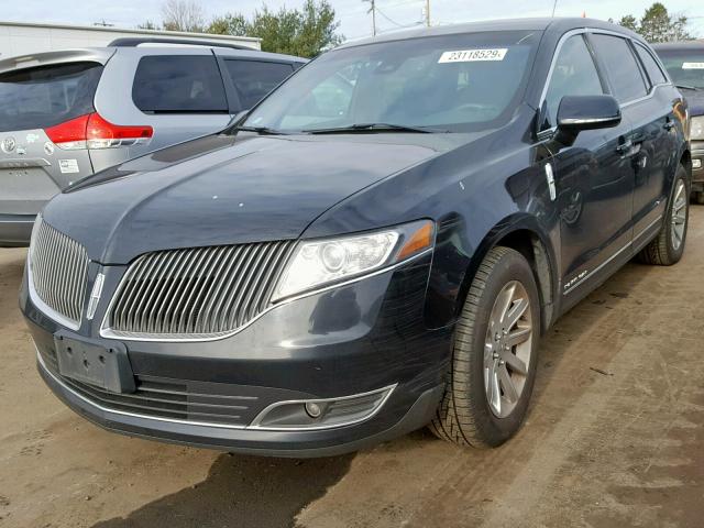 2LMHJ5NK2GBL00607 - 2016 LINCOLN MKT BLACK photo 2