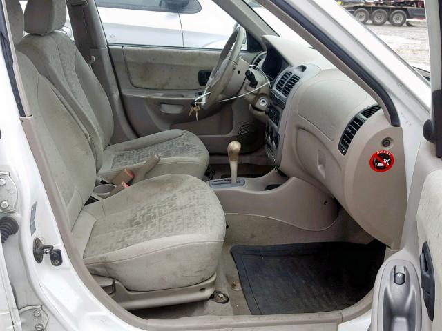 KMHCG45C44U532767 - 2004 HYUNDAI ACCENT GL WHITE photo 5