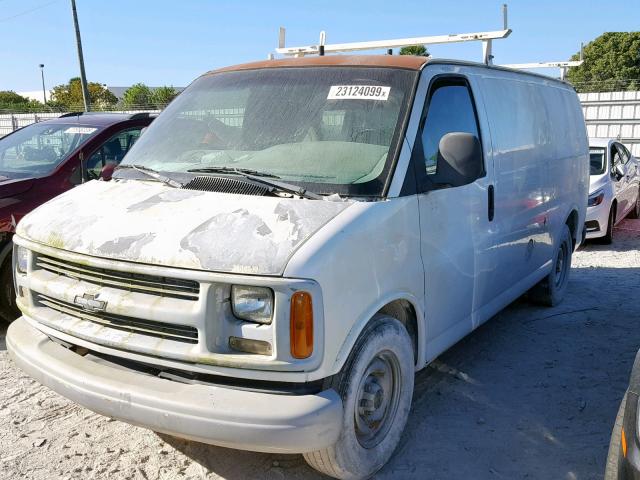 1GCFG25W1Y1150719 - 2000 CHEVROLET EXPRESS G2 WHITE photo 2