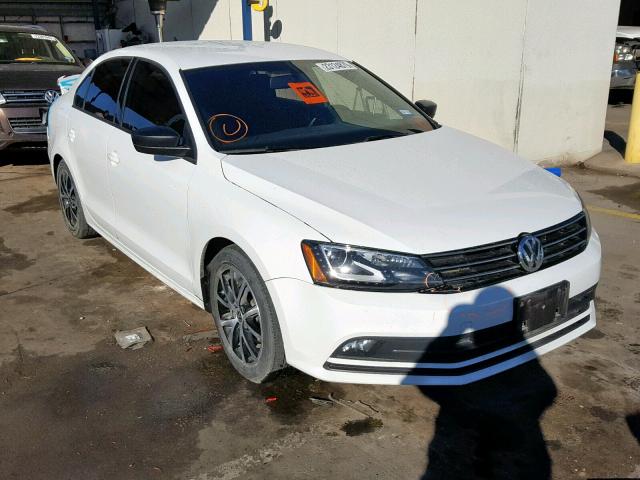 3VWB17AJ4GM305284 - 2016 VOLKSWAGEN JETTA SPOR WHITE photo 1