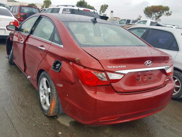 5NPEC4AC8CH365790 - 2012 HYUNDAI SONATA SE RED photo 3