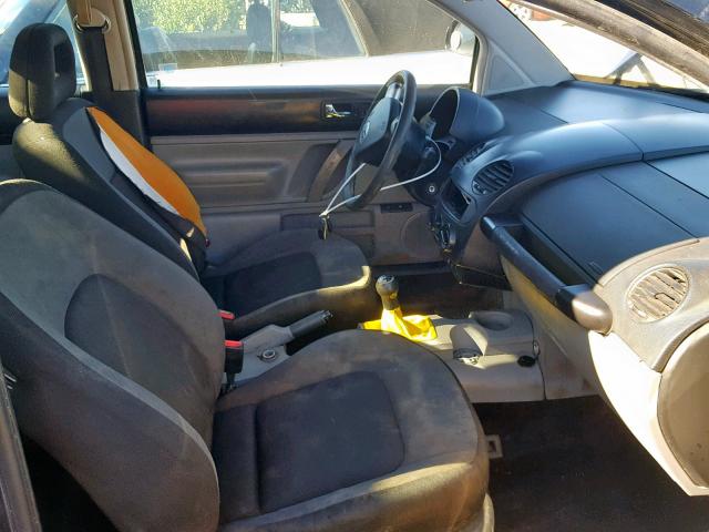 3VWBB61C2WM042641 - 1998 VOLKSWAGEN NEW BEETLE 黑色 照片 5