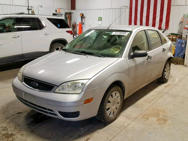 1FAFP34N26W132041 - 2006 FORD FOCUS ZX4 SILVER photo 2