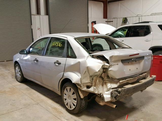 1FAFP34N26W132041 - 2006 FORD FOCUS ZX4 SILVER photo 3