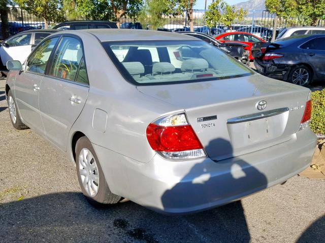 4T1BE30K05U388355 - 2005 TOYOTA CAMRY LE SILVER photo 3