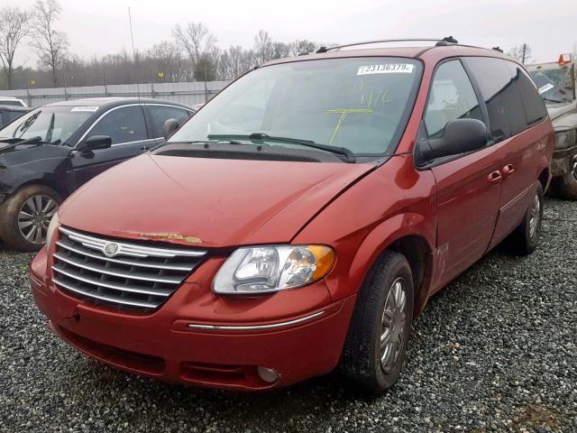 2C8GP64L75R548154 - 2005 CHRYSLER TOWN & COU RED photo 2