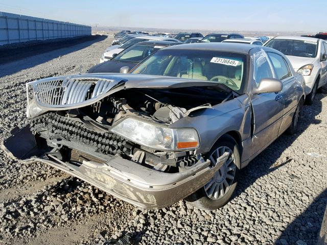 1LNHM81W53Y627576 - 2003 LINCOLN TOWN CAR E TAN photo 2