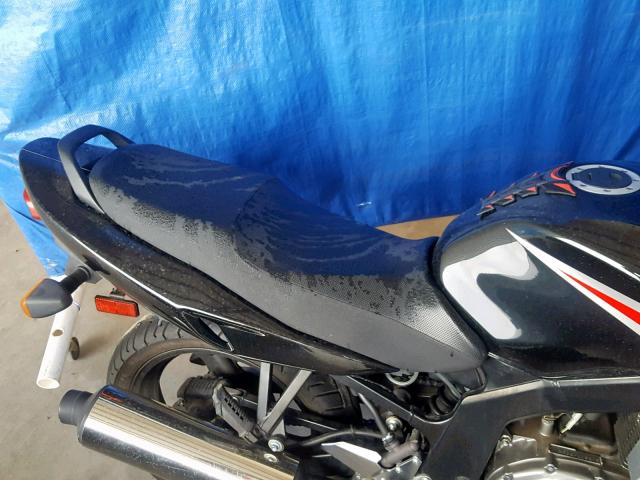 VTTGM51A252100083 - 2005 SUZUKI GS500 FK BLACK photo 6