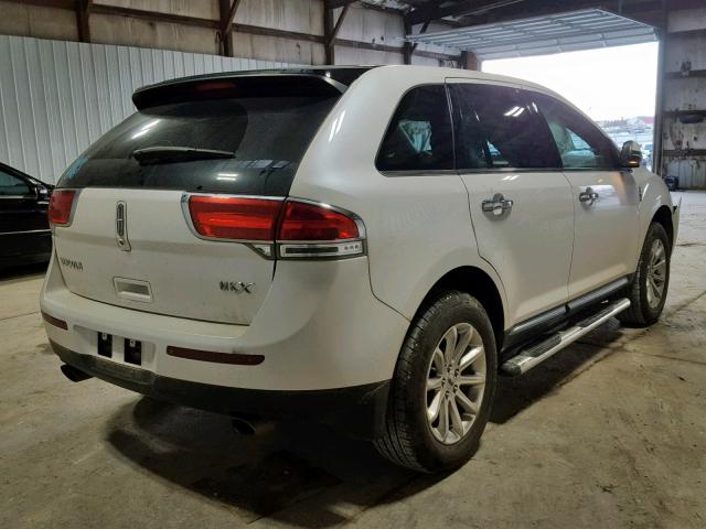 2LMDJ6JKXDBL47485 - 2013 LINCOLN MKX WHITE photo 4