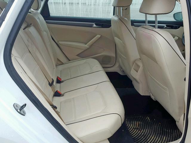 1VWDT7A34HC072448 - 2017 VOLKSWAGEN PASSAT R-L WHITE photo 6