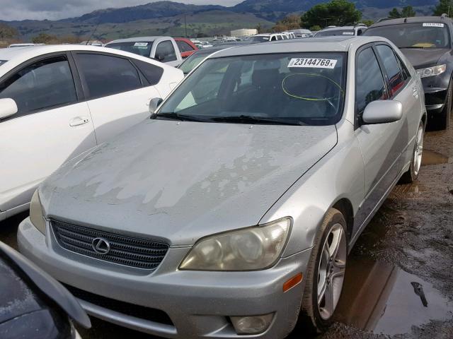 JTHBD182710018911 - 2001 LEXUS IS 300 SILVER photo 2