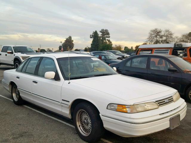 2FALP74W2RX104574 - 1994 FORD CROWN VICT WHITE photo 1