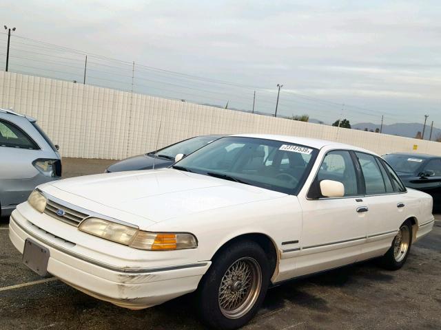 2FALP74W2RX104574 - 1994 FORD CROWN VICT WHITE photo 2