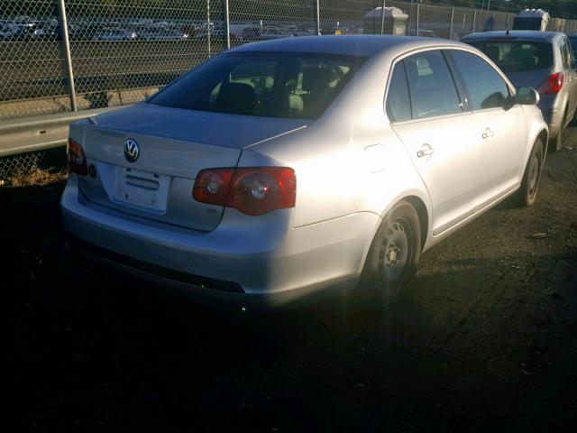 3VWRF71K05M632657 - 2005 VOLKSWAGEN NEW JETTA SILVER photo 4