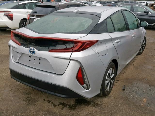 JTDKARFP7H3066098 - 2017 TOYOTA PRIUS PRIM SILVER photo 4