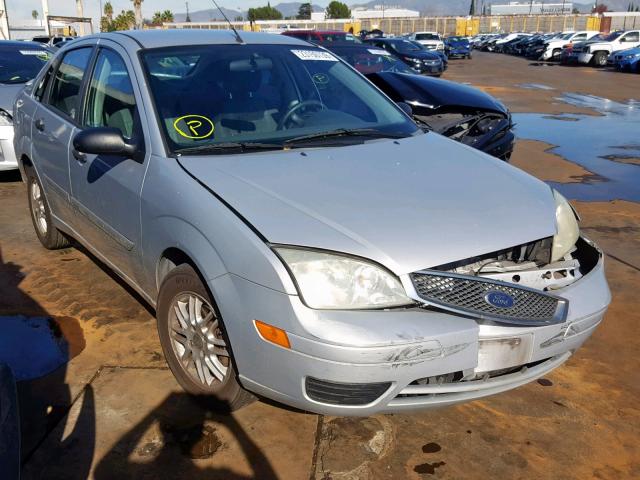 1FAFP34N85W101665 - 2005 FORD FOCUS ZX4 SILVER photo 1