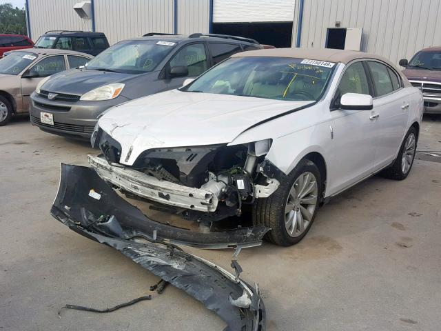 1LNHL9DK5DG608129 - 2013 LINCOLN MKS თეთრი ფოტო 2