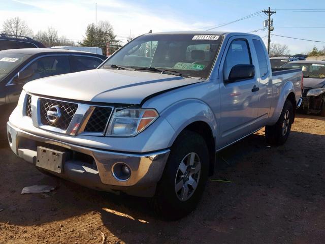 1N6AD06W25C420172 - 2005 NISSAN FRONTIER K GRAY photo 2