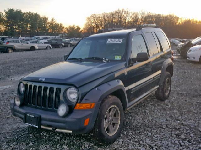 1J4GL38K05W725447 - 2005 JEEP LIBERTY RE GREEN photo 2