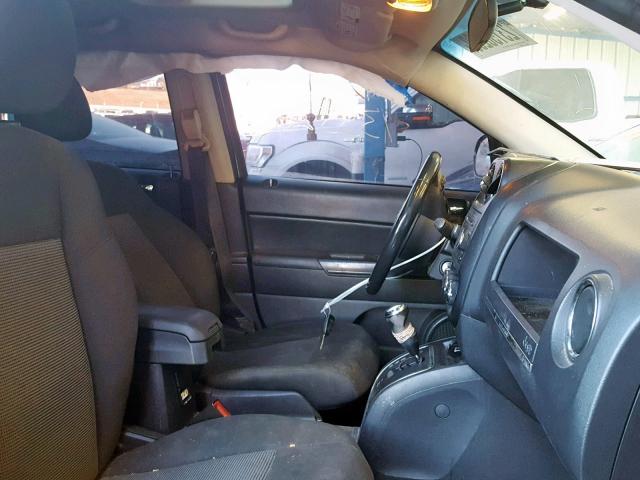 1J4NF1FB8BD279822 - 2011 JEEP COMPASS SP 灰色 照片 5