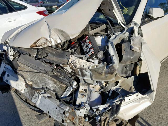 1G1ZD5EB3A4153137 - 2010 CHEVROLET MALIBU 2LT WHITE photo 9