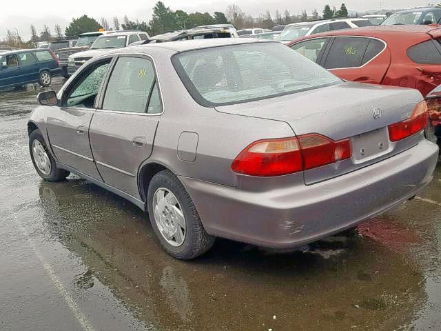 1HGCG1643YA066333 - 2000 HONDA ACCORD LX SILVER photo 3