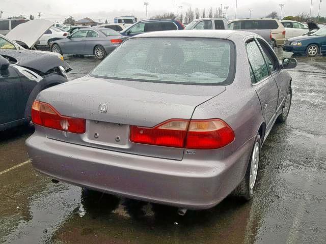 1HGCG1643YA066333 - 2000 HONDA ACCORD LX SILVER photo 4